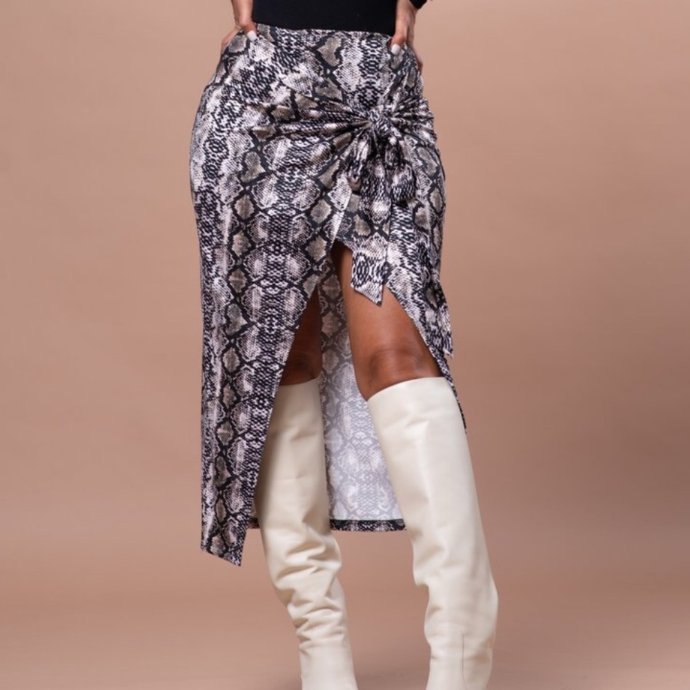 By Egreis Zarina skirt